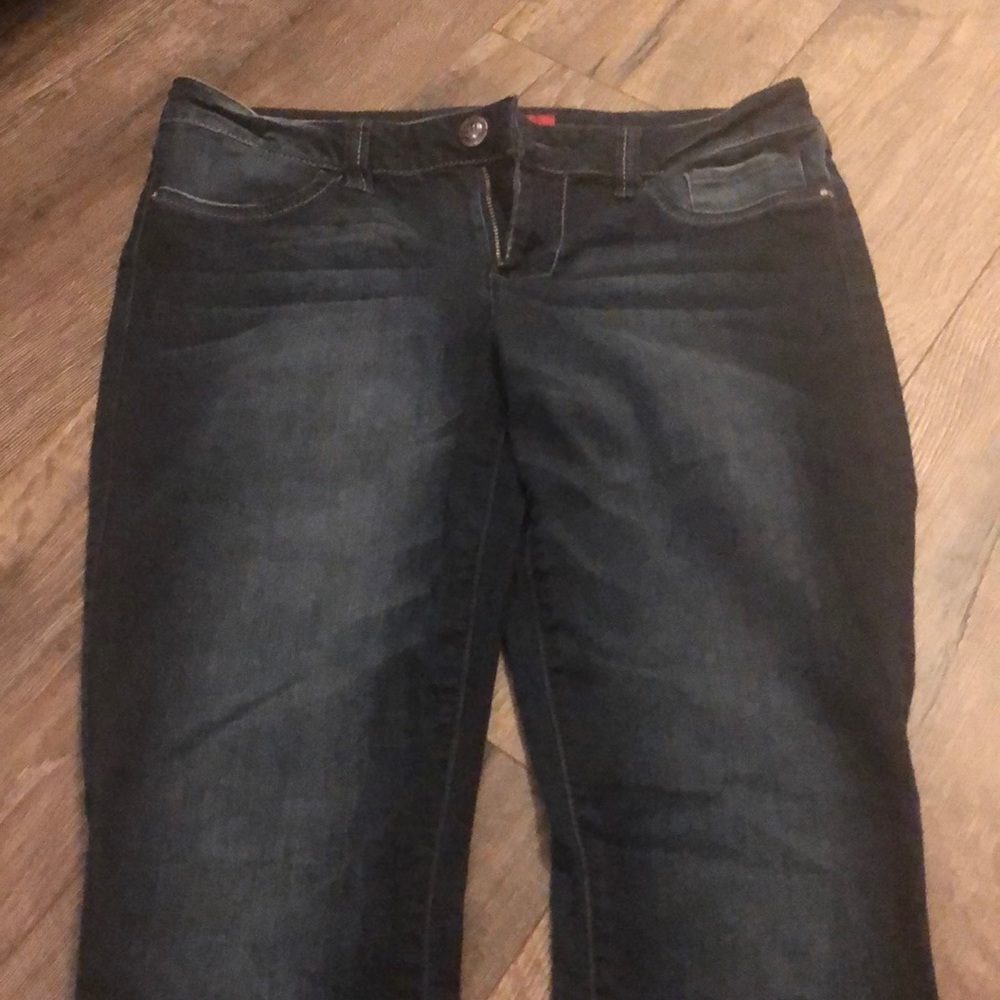 NWOT Elle skinny dark washed jeans